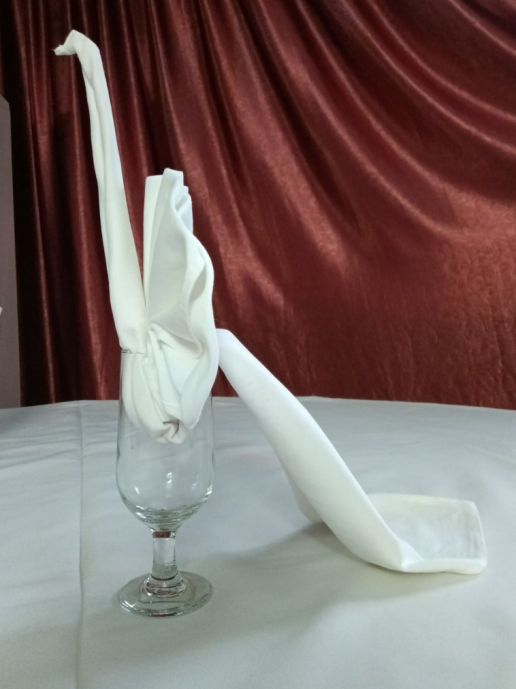 餐巾折花蜡烛图片